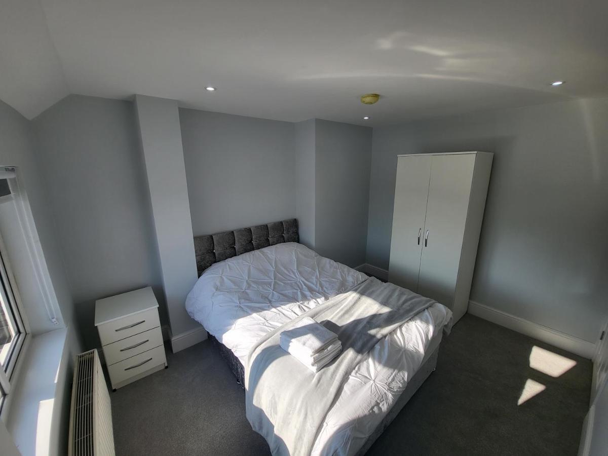 High Spec Large 6 Bedroom House! Kingston upon Thames  Exteriör bild