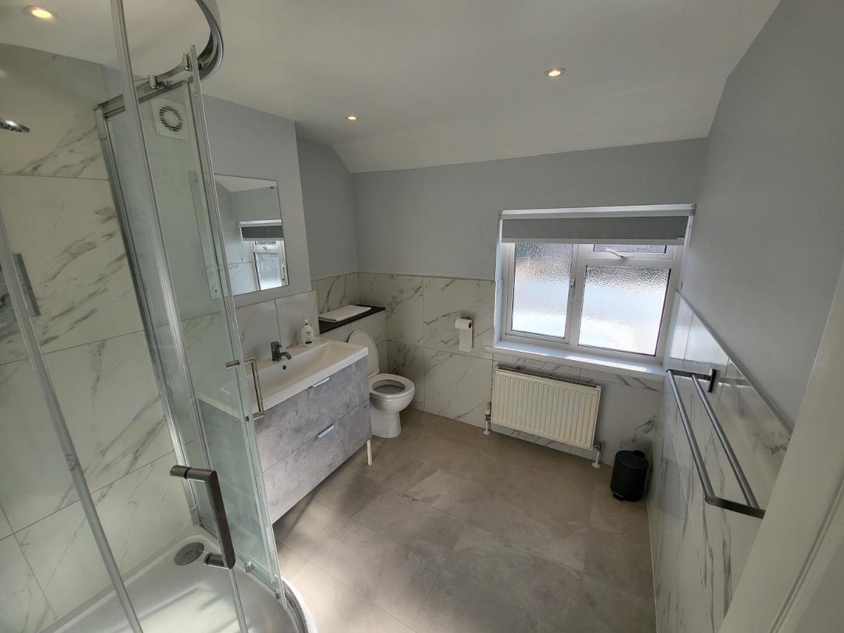 High Spec Large 6 Bedroom House! Kingston upon Thames  Exteriör bild