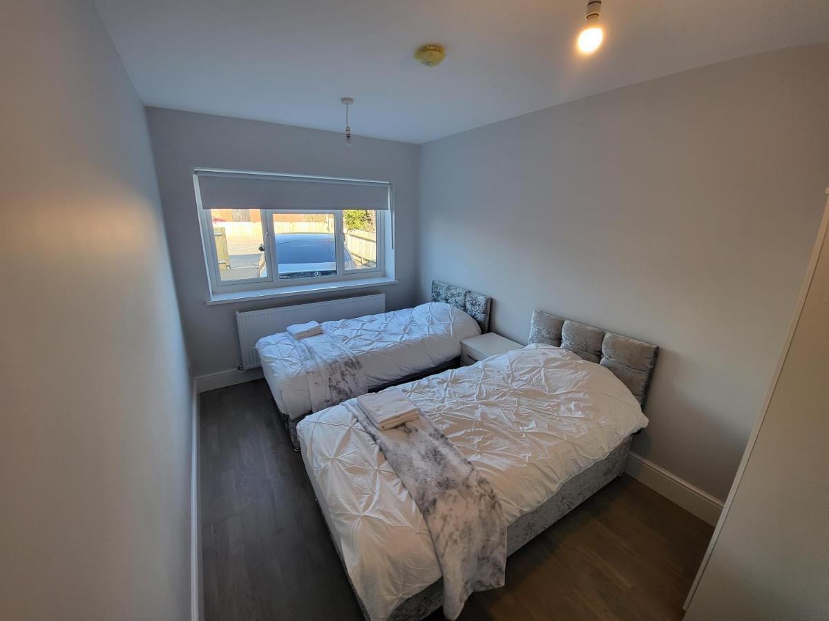 High Spec Large 6 Bedroom House! Kingston upon Thames  Exteriör bild