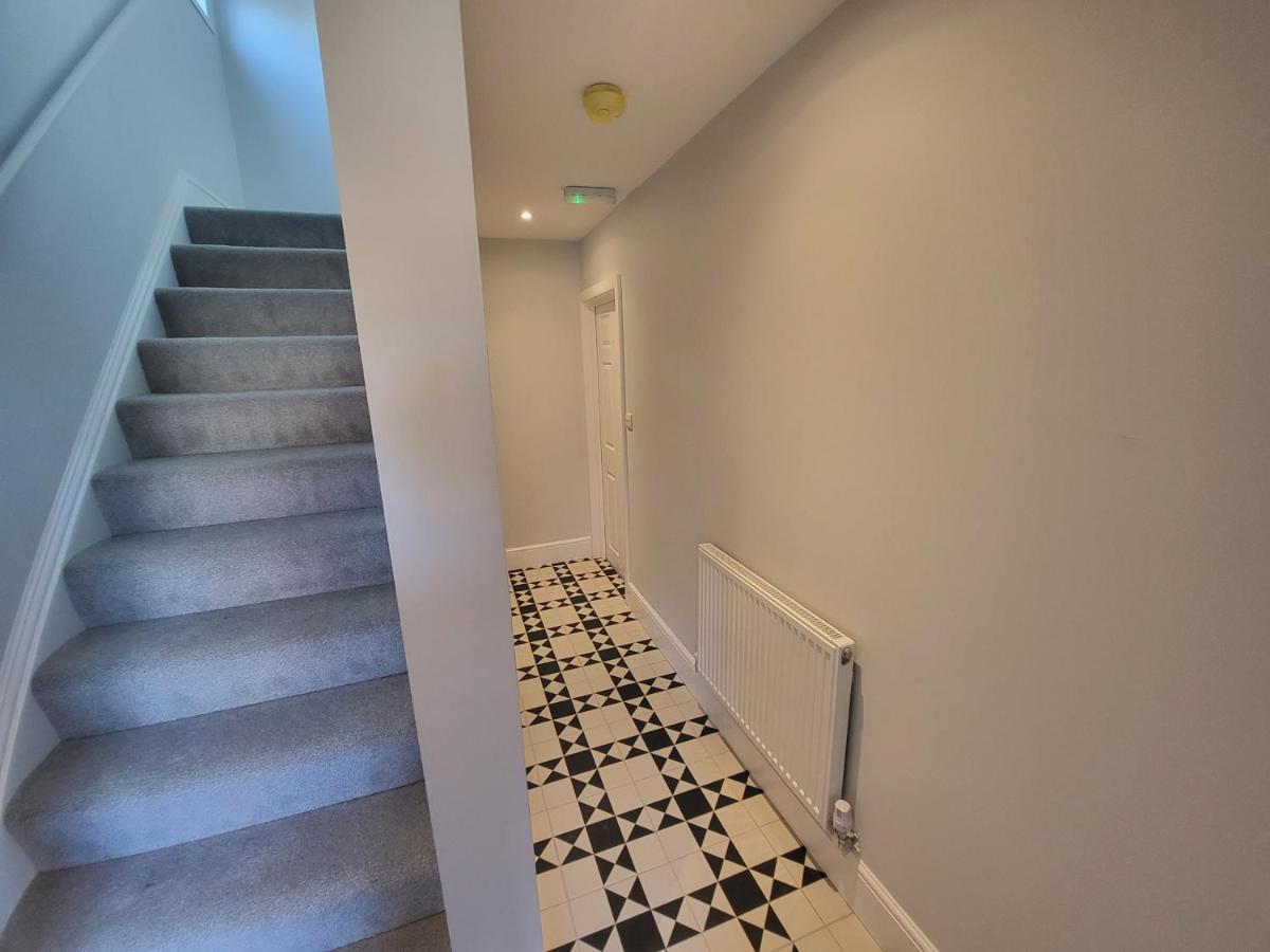 High Spec Large 6 Bedroom House! Kingston upon Thames  Exteriör bild