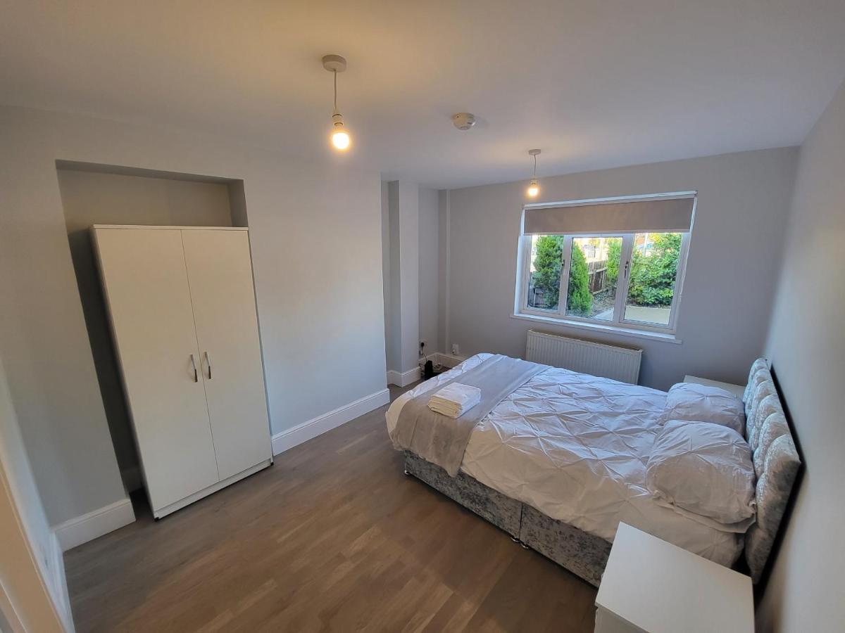 High Spec Large 6 Bedroom House! Kingston upon Thames  Exteriör bild