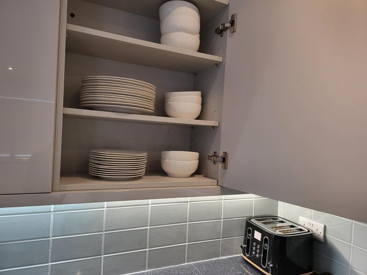 High Spec Large 6 Bedroom House! Kingston upon Thames  Exteriör bild