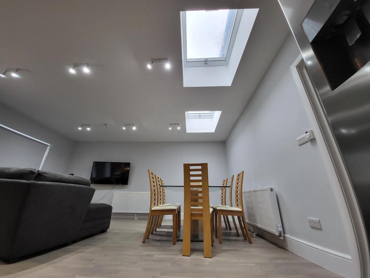 High Spec Large 6 Bedroom House! Kingston upon Thames  Exteriör bild