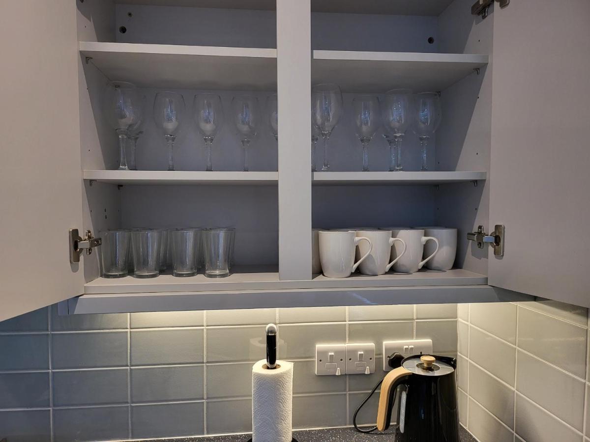 High Spec Large 6 Bedroom House! Kingston upon Thames  Exteriör bild